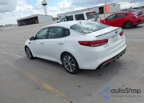 2017 Kia Optima Sx Turbo z USA, uszkodzony, nr VIN 5XXGW4L28HG146609